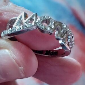 Elegant Silver 'Mom' Ring with Sparkling Accents Size 8